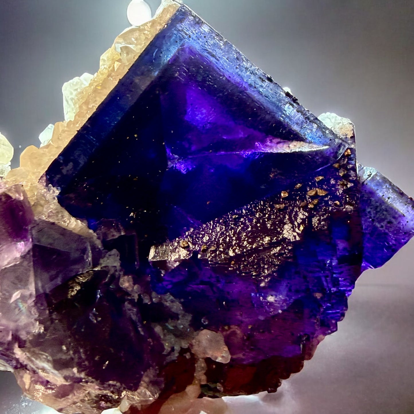 STARRY NIGHT Illinois Fluorite x Chalchopyrite x Calcite
