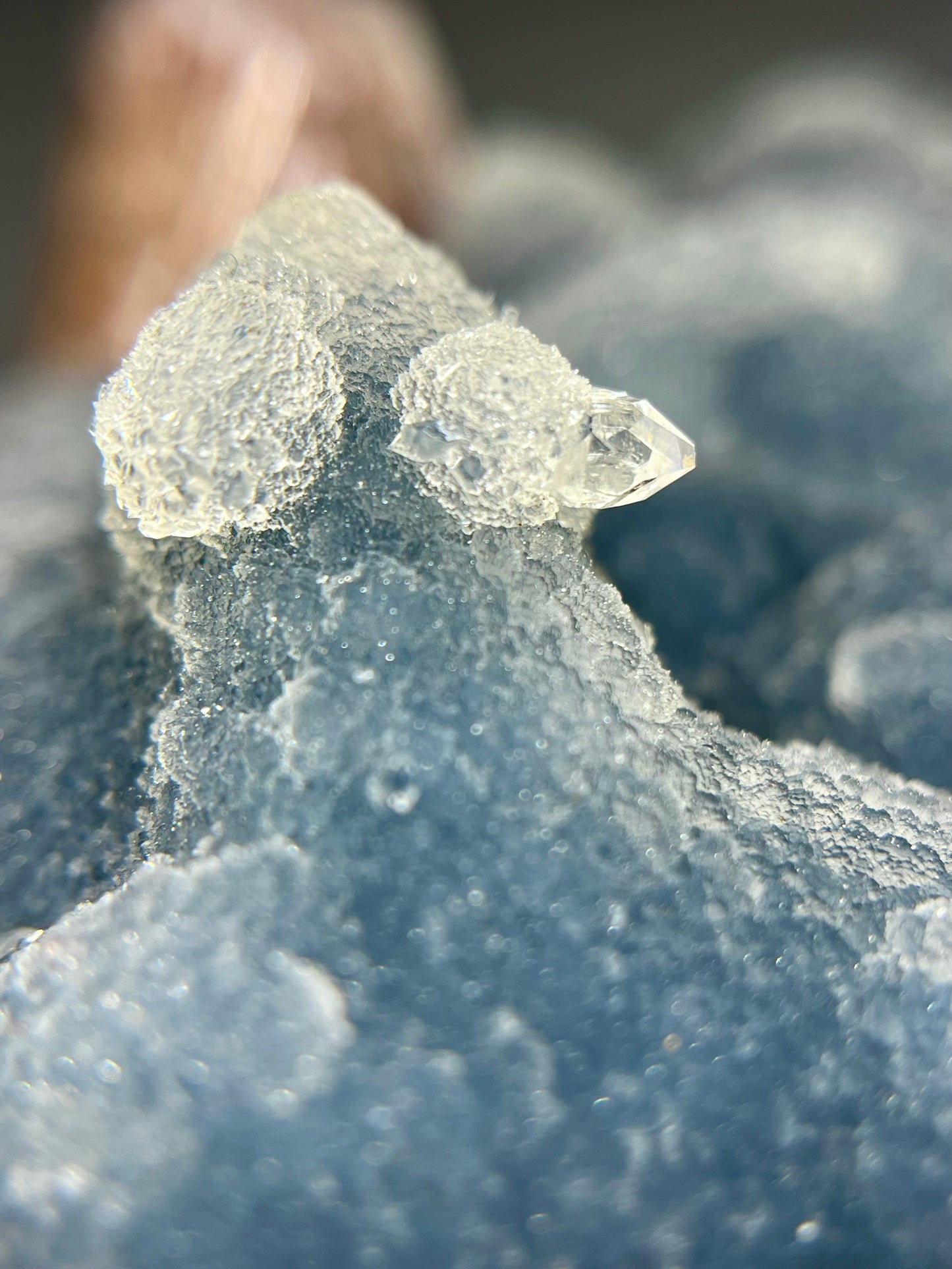 Top Quality Blue Bubble Chalcedony with Sugar Peach Stilbite (A)