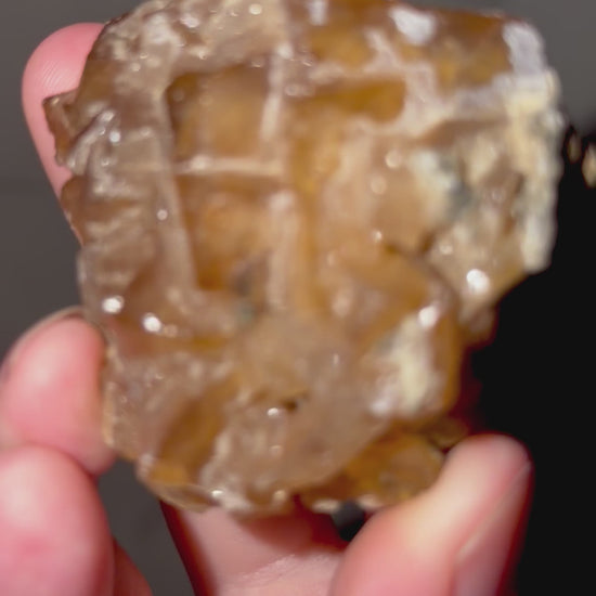 Druzy honey calcite